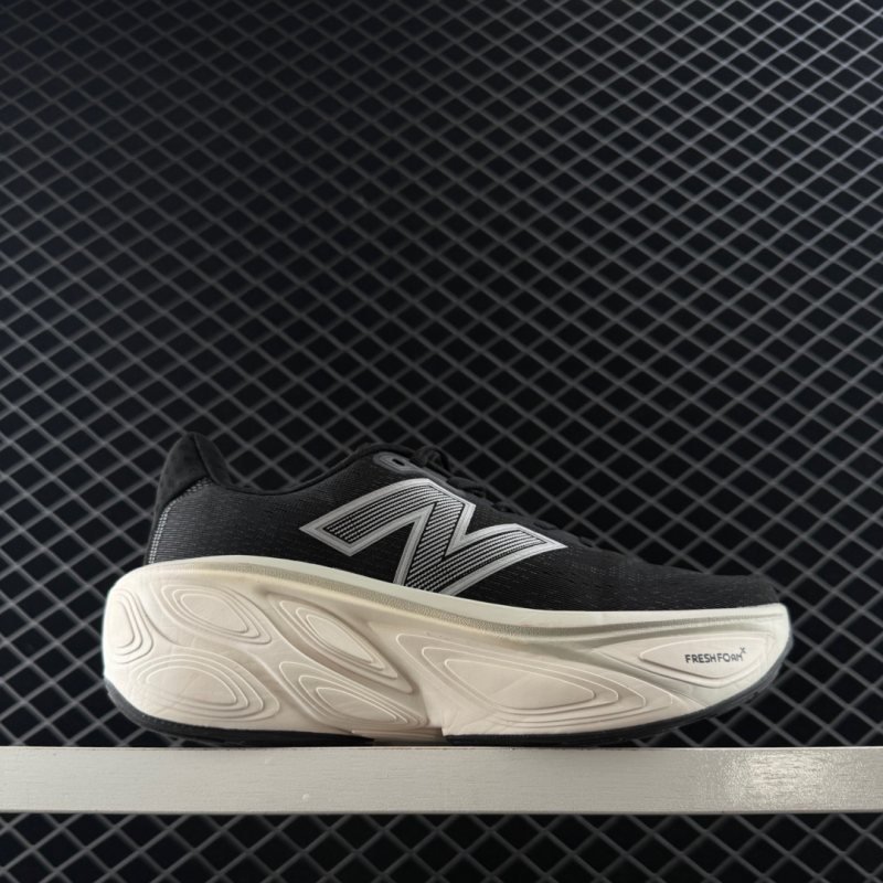 New Balance Fresh Foam X More v5 black off white silver EU 36-45 running shoe