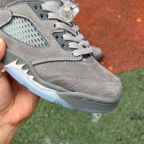 Jordan Air Jordan 5 Retro DD0587 002 Light Graphite White Wolf Grey EU 36 Basketball Shoe - Women s BS-87295