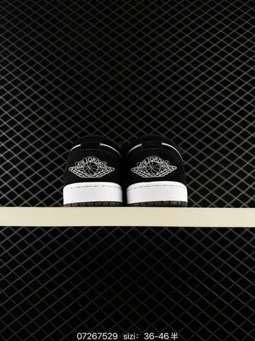 Jordan Air Jordan 1 Low 553558-128 35 5 36 36 5 37 38 5 39 40 40 5 41 42 42 5 43 44 Lifestyle - Unisex BS-78923