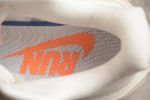 Nike Vomero Premium White Orange Blue Running Shoe BS-59727