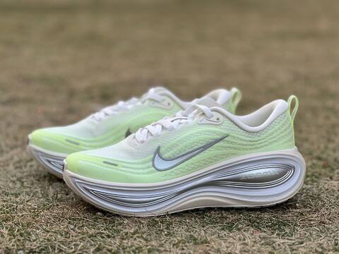 Nike Vomero Plus Sail Metallic Silver Neon Green EU 39 Running - Women's (BS-87058)