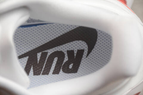Nike Vomero Premium White Black Blue Red Running Shoe BS-59725