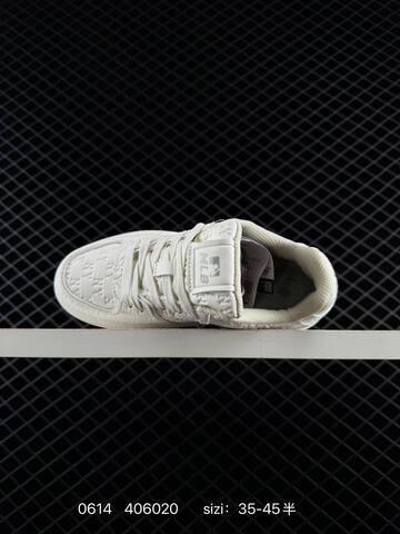MLB Chunky Liner NY Embossed Off White Light Grey EU 35-45 Skate Shoe Skate Sneakers - Unisex