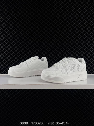 MLB Chunky Liner New York Yankees Triple White EU 35-45 Skate Shoe Skate Sneakers - Unisex