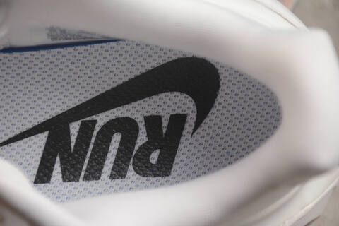 Nike Zoom Premium FN8453 020 White Black Orange EUR 42 Running Shoe - Men s BS-59718
