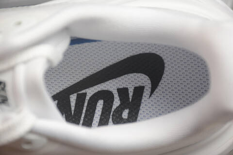 Nike Vomero Premium White Black Blue Running Shoe BS-59730
