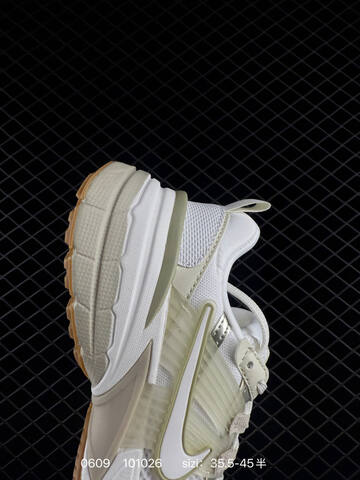 Nike V2K Run White Silver Light Beige Gum EU 35 5-45 Lifestyle - Unisex (BS-70879)