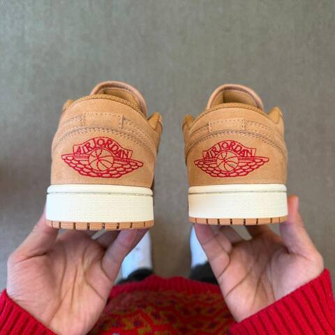 Jordan Air Jordan 1 Low SE HV4089-200 Flax Varsity Red Muslin US 8 UK 7 BR 39 5 EUR 41 CM 26 Sneaker - Unisex (BS-87222)