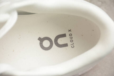 On Cloud X 4 3ME300712 Ivory Sand Pale Pink Coral US 8 EU 41 UK 7 5 JP 26 Running Shoe Running Sneakers - Men's (BS-59778)
