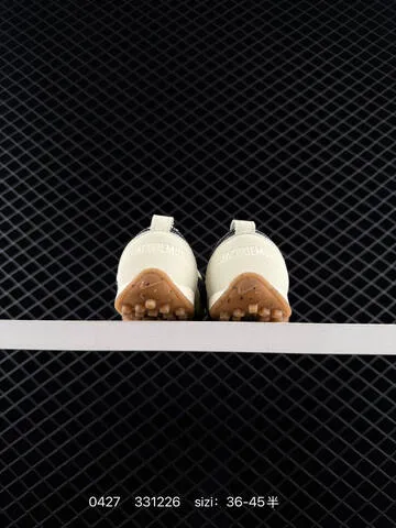 Nike Jacumoon Cream Black Gum EU 36-45 Lifestyle - Unisex BS-71821