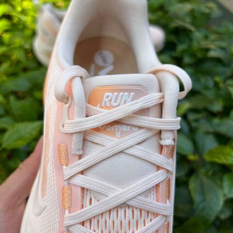 Nike Vomero 18 Guava Ice Sail-Orange Chalk EU 40 Running - Men's (BS-87052)