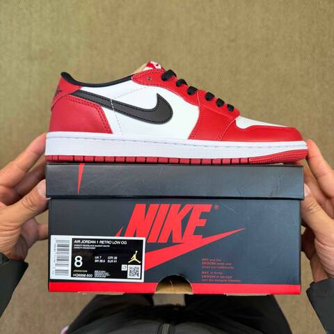 Jordan Air Jordan 1 Retro Low OG HQ6998-600 White Red Black EU 41 Sneaker - Men s BS-87198