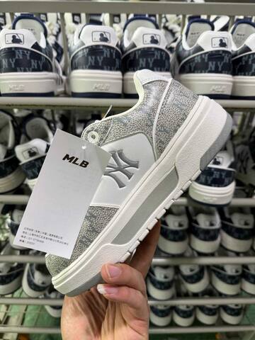 MLB Chunky Liner White Grey Off White Sneaker Casual