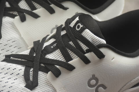 On Running Cloud X 4 3ME30040791 Ivory Black US 7 EU 40 UK 6 5 JP 25 Running Shoe Running Sneakers - Men's (BS-59785)