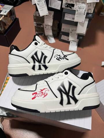 MLB Chunky Liner White Black Red Skate Shoe Skate Sneakers