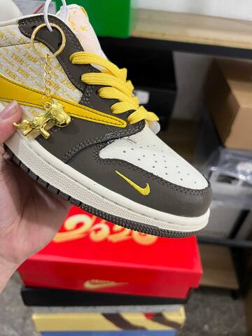 Jordan Air Jordan 1 Hi Zoom Air XD1979 005 White Brown Yellow Gold EU 41 Sneaker - Men s BS-87205