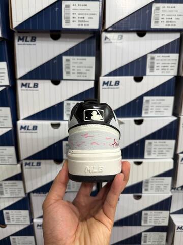 MLB Chunky Liner White Burgundy Black Pink Grey Skate Shoe Skate Sneakers