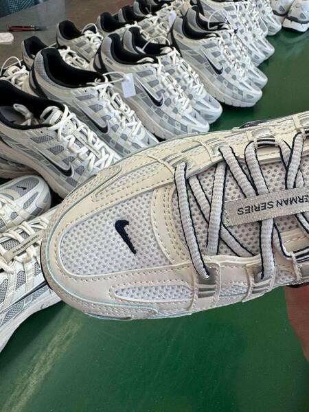 Nike P-6000 CD6404-018 White/Grey/Black EU 41 running