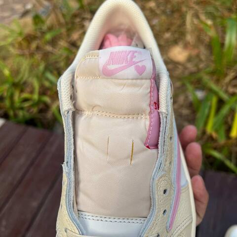 Jordan Air Jordan 1 Low OG SP IQ7604 100 Muslin Shy Pink Sail EU 42 5 Sneaker - Men's (BS-87176)