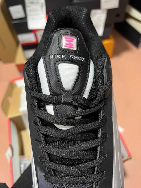 Nike Shox R4 AR3565-012 Black/Silver/Pink running