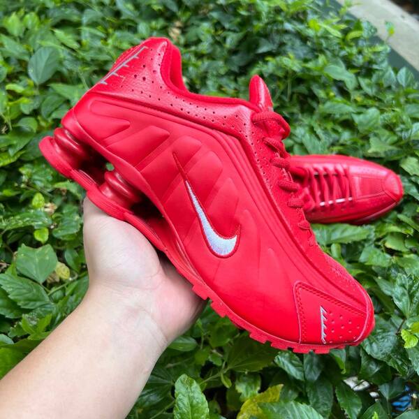 Nike Shox R4 IQ0608-687 Gym Red/Metallic Silver EU 40 running