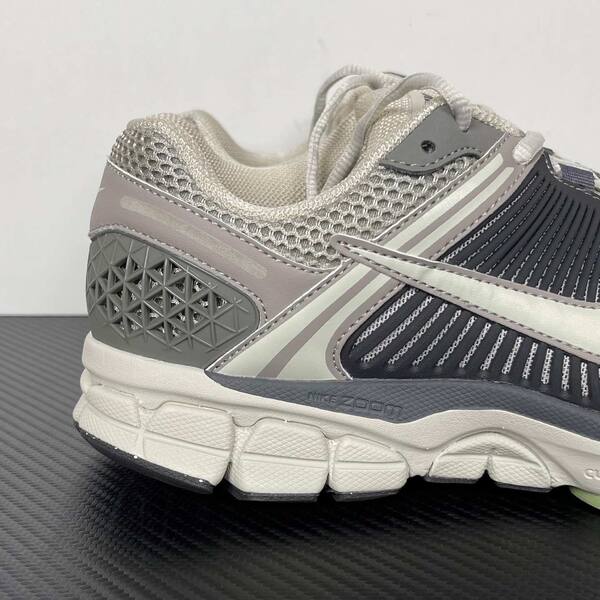 Nike Zoom Vomero 5 FB8825-001 Grey/White/Black with light green accents running
