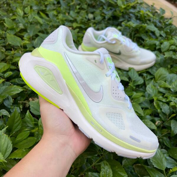 Nike Structure 26 Summit White / Chrome / neon yellow EU 40 running