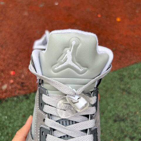 Jordan Air Jordan 5 Retro DD0587 002 Light Graphite White Wolf Grey EU 36 Basketball Shoe - Women's (BS-87295)
