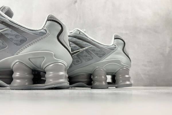 Nike Shox TL AV3595-015 Grey/Black running