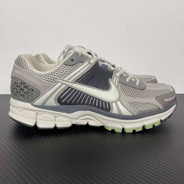 Nike Zoom Vomero 5 FB8825-001 Grey/White/Black with light green accents running