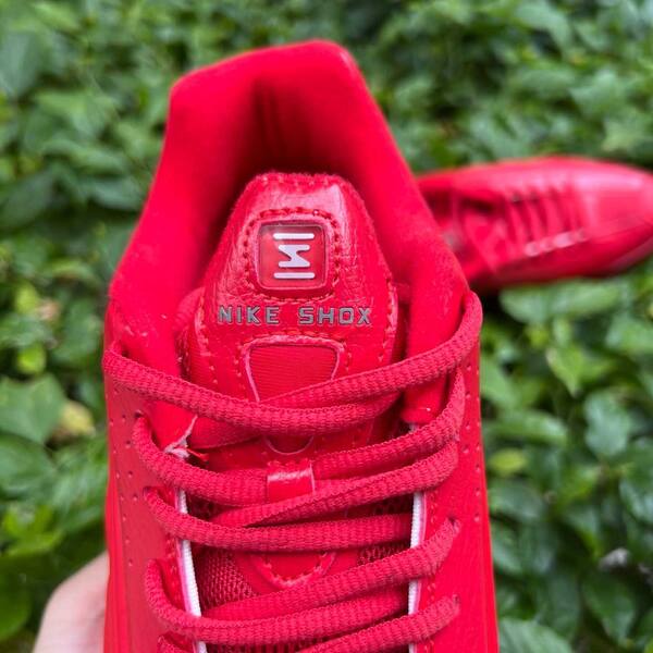 Nike Shox R4 IQ0608-687 Gym Red/Metallic Silver EU 40 running