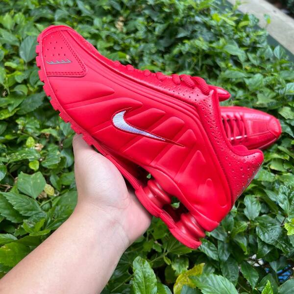 Nike Shox R4 IQ0608-687 Gym Red/Metallic Silver EU 40 running