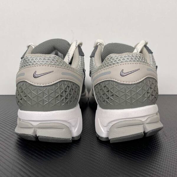 Nike Zoom Vomero 5 silver grey black white running lifestyle