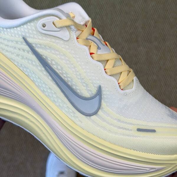 Nike Vomero Plus ZoomX IM5020-100 White Cream Light Yellow Grey EU 36-40 running lifestyle