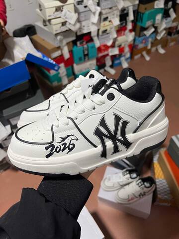 MLB Chunky Liner White Black Red Skate Shoe Skate