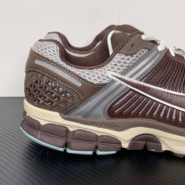 Nike Zoom Vomero 5 FD9920-022 brown/silver/cream/light blue running