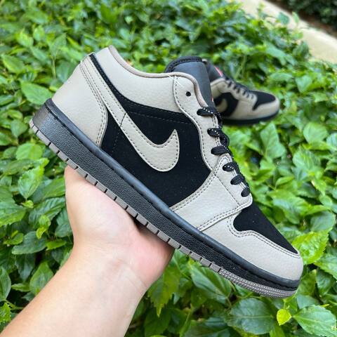 Jordan Air Jordan 1 Low SE IB7109 005 Black Olive Grey Light Wild Mango US 7 UK 6 BR 38 EUR 40 25 Cm Sneaker - Unisex (BS-87238)