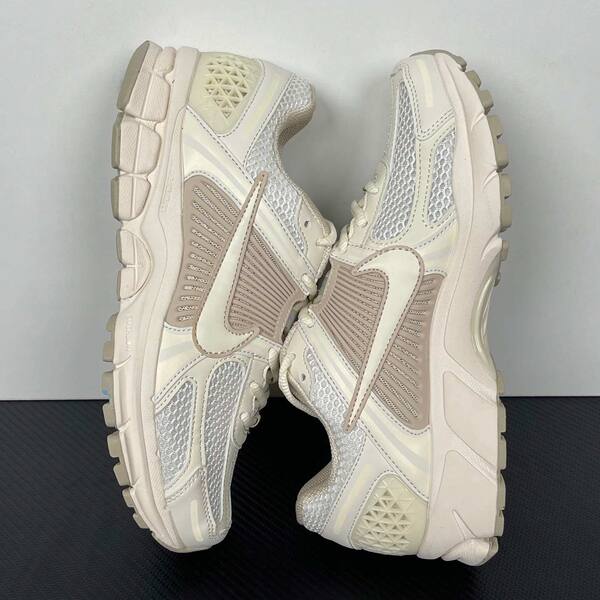 Nike Zoom Vomero 5 light beige / cream with silver mesh running