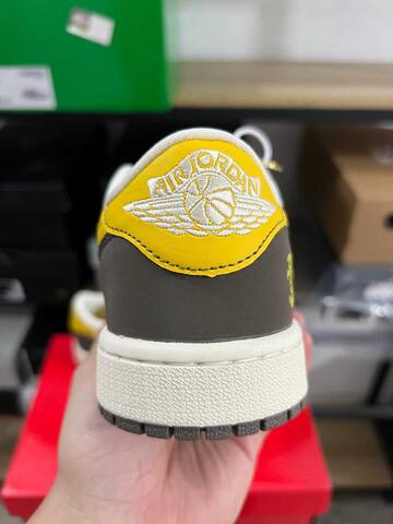 Jordan Air Jordan 1 Hi Zoom Air XD1979 005 White Brown Yellow Gold EU 41 Sneaker - Men's (BS-87205)