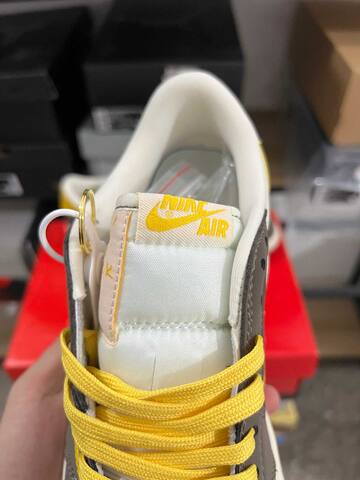 Jordan Air Jordan 1 Hi Zoom Air XD1979 005 White Brown Yellow Gold EU 41 Sneaker - Men's (BS-87205)