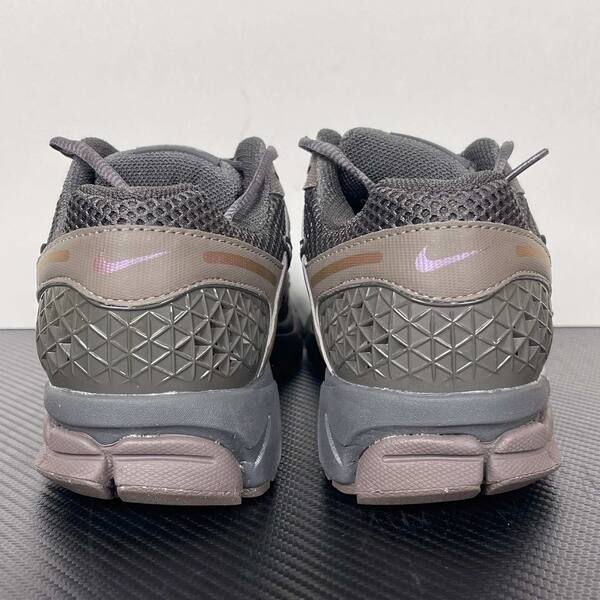 Nike Zoom Vomero 5 HF5793-201 Taupe/Grey with White and subtle Purple accents running