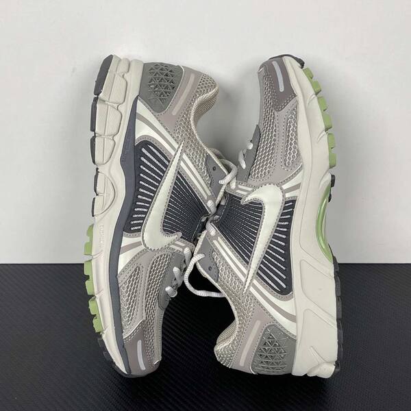 Nike Zoom Vomero 5 FB8825-001 Grey/White/Black with light green accents running