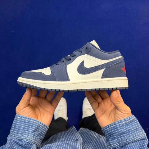 Jordan Air Jordan 1 Low SE IO7448-400 Sail Navy Blue Red US 7 UK 6 BR 38 EUR 40 CM 25 Sneaker - Unisex (BS-87171)
