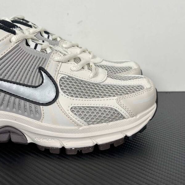 Nike Zoom Vomero 5 FJ2028-001 White/Silver/Grey/Black running