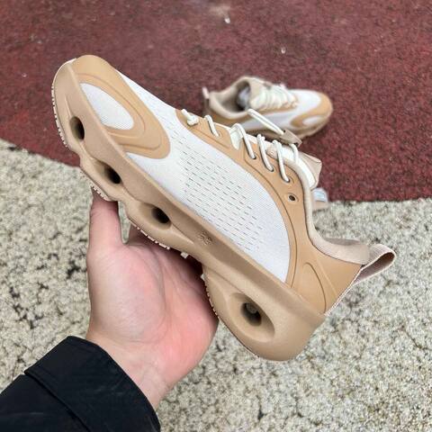 On Cloudsolo 3WF30604615 Dark Sand Cream US 5 EU 36 UK 3 JP 22 Running Shoe Running Sneakers - Women's (BS-86767)