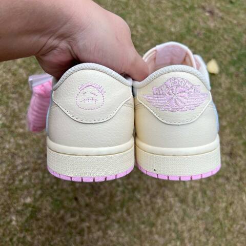 Jordan Air Jordan 1 Low OG SP Travis Scott IQ7604 100 muslin shy pink sail