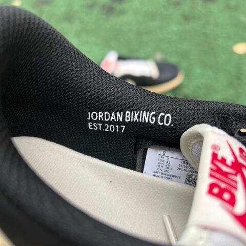 Jordan Air Jordan 1 Retro Low OG Nitro IB8958 001 Black Muslin Varsity Red EU 41 Sneaker - Men's (BS-87153)
