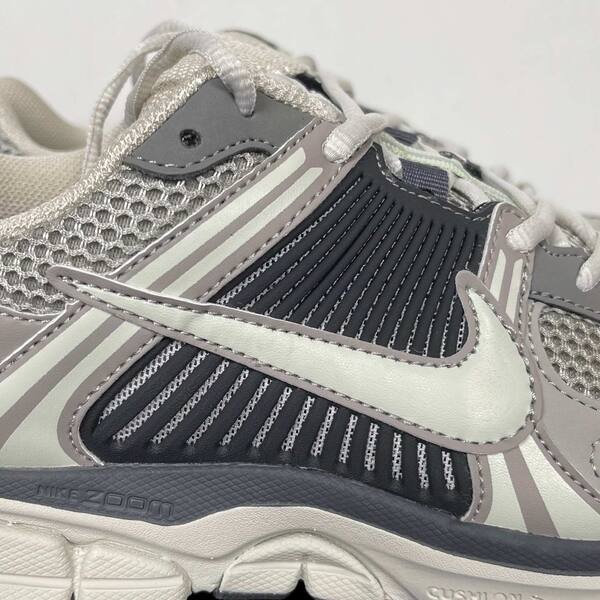 Nike Zoom Vomero 5 FB8825-001 Grey/White/Black with light green accents running