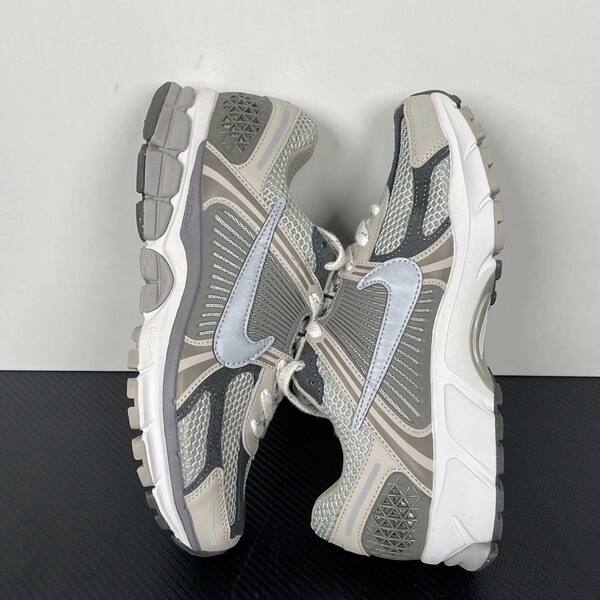 Nike Zoom Vomero 5 silver grey black white running lifestyle
