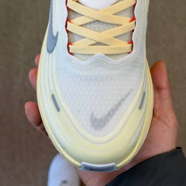 Nike Vomero Plus ZoomX IM5020-100 White Cream Light Yellow Grey EU 36-40 running lifestyle